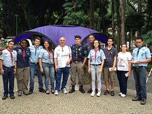 XIX Sábado de Saúde no parque Halfeld Dr. Artur Laizo e representantes do Grupo de Escoteiros de Juiz de Fora